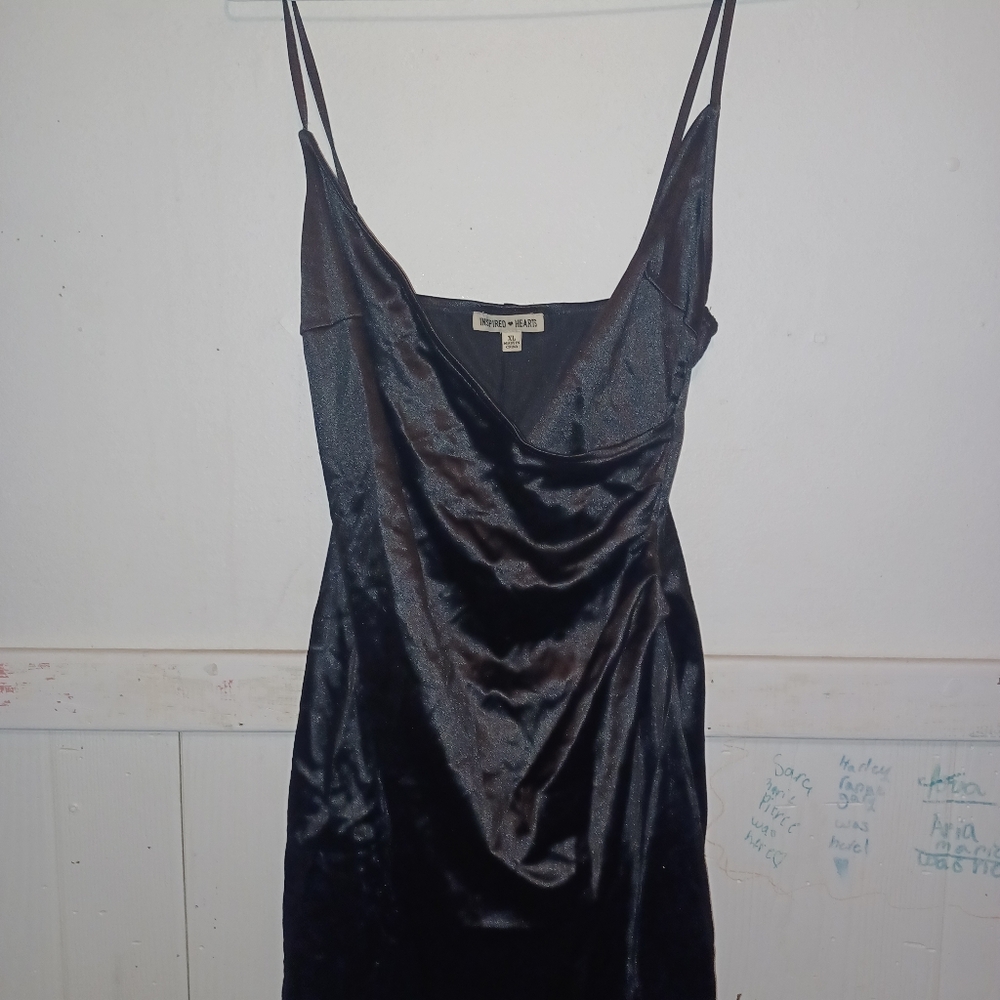 Clothes - Picture 13 of 16